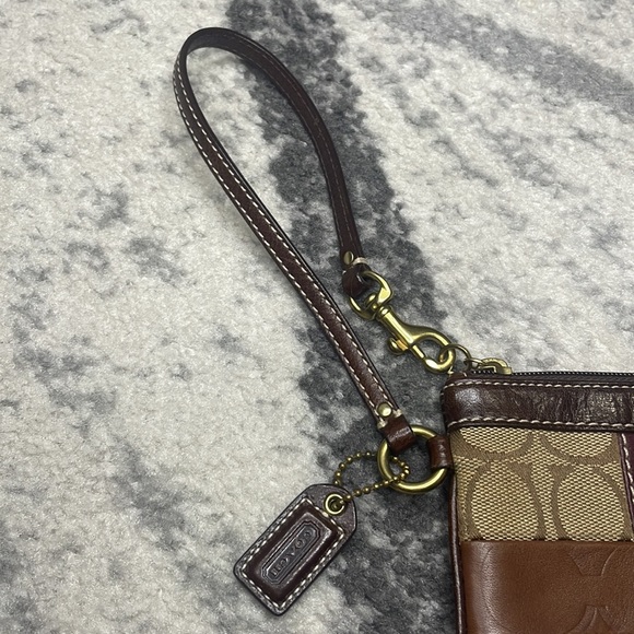 EUC Vintage Coach Patchwork Wristlet - Picture 5 of 6